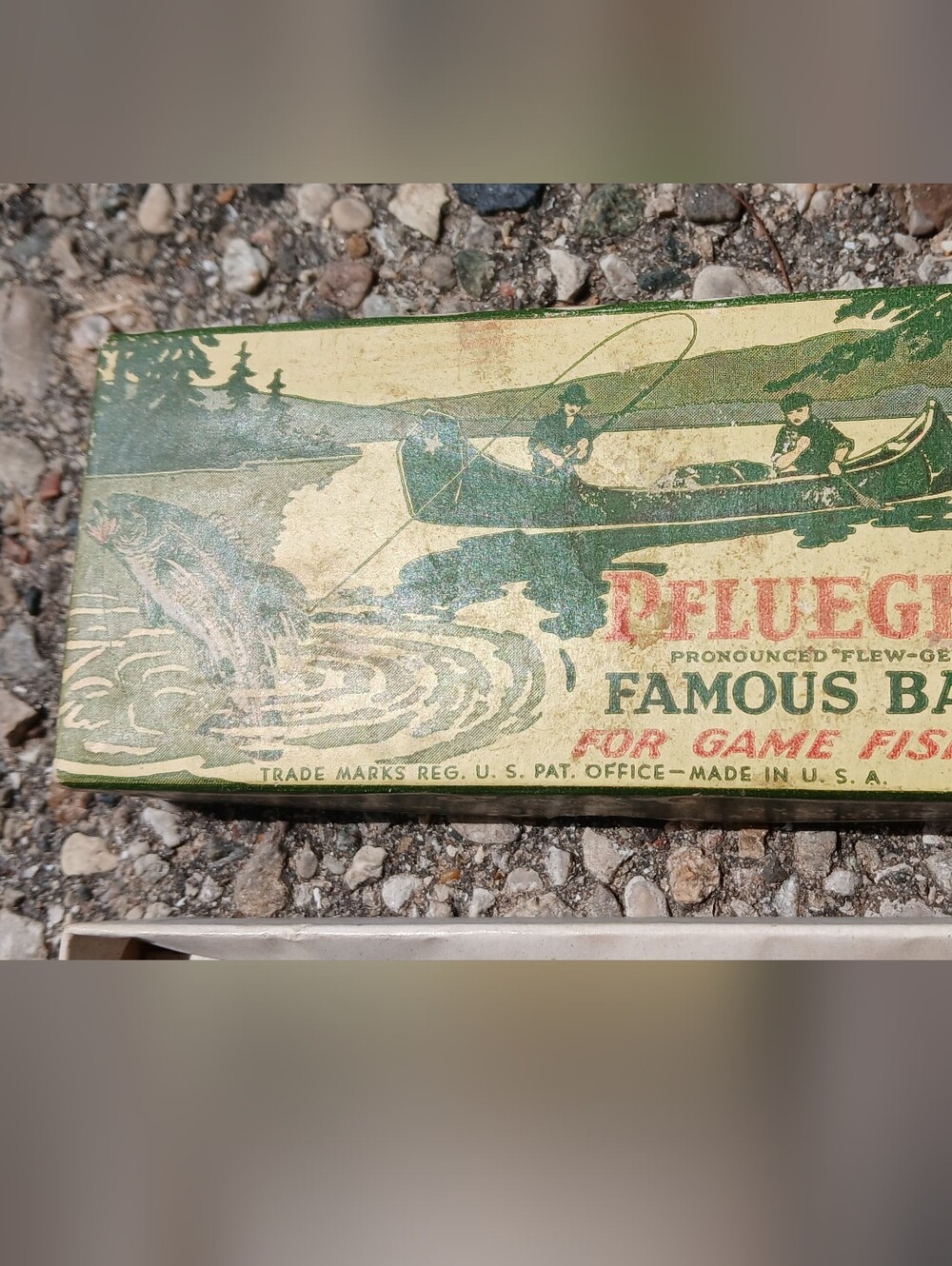 Famous Bait Metal Fishing Lure in Green and Silver - Picture 2 of 8